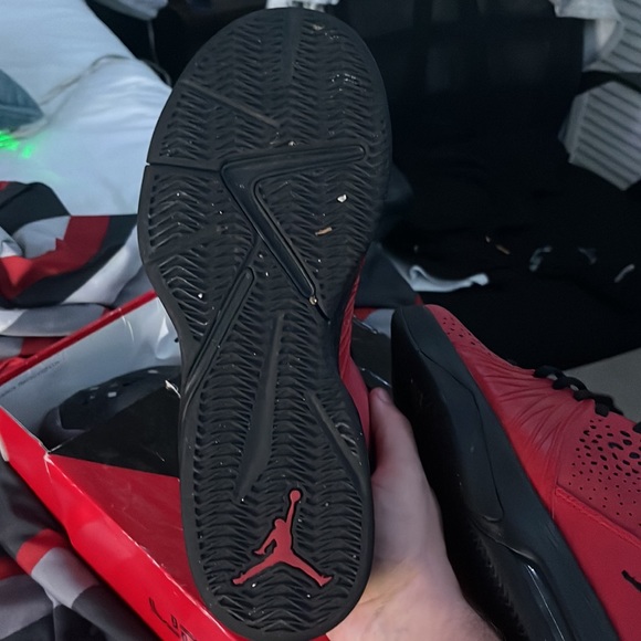 Size 9 red Jordans that are really comfortable to wear. - Picture 4 of 5
